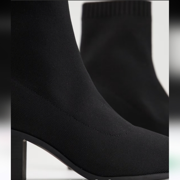 ASOS DESIGN  Heeled Chelsea Boot In Ribbed Black Knit Size 8 - Picture 3 of 10
